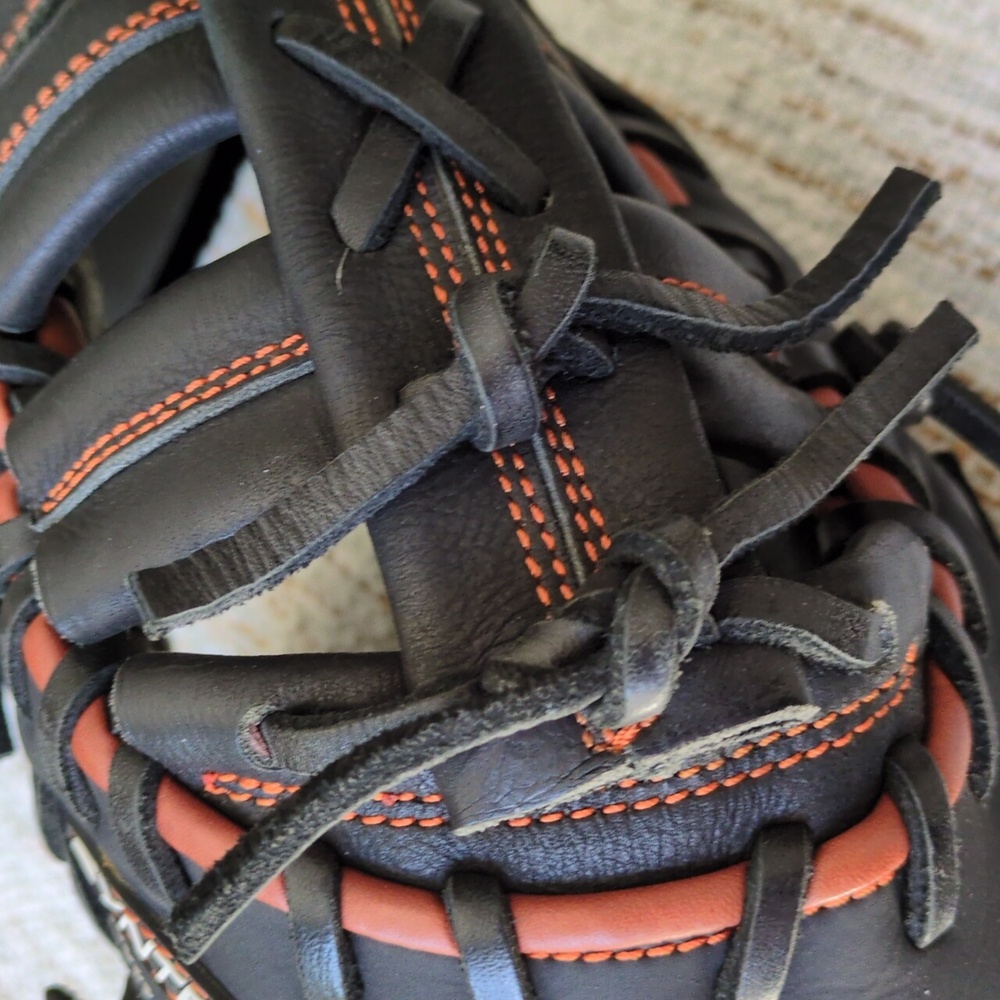 Rare!! Limited Edition Easton Mako 13.5" First Base Glove - Picture 5 of 16